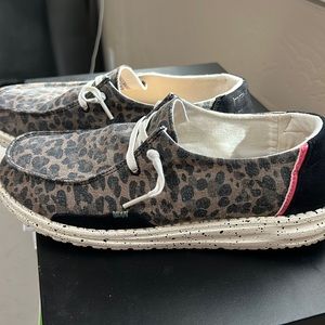 Like New Hey Dude Wendy Jungle Brown Size 9